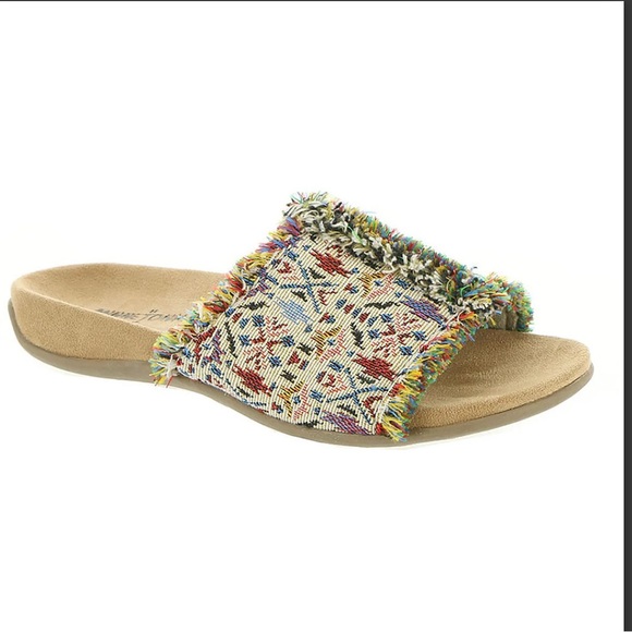 MINNETONKA
SAMARA FRINGE SLIP ON FLATS - Picture 1 of 5